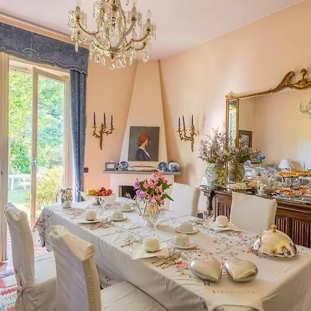 فندق مبيت وإفطار Ermelinda Comerio